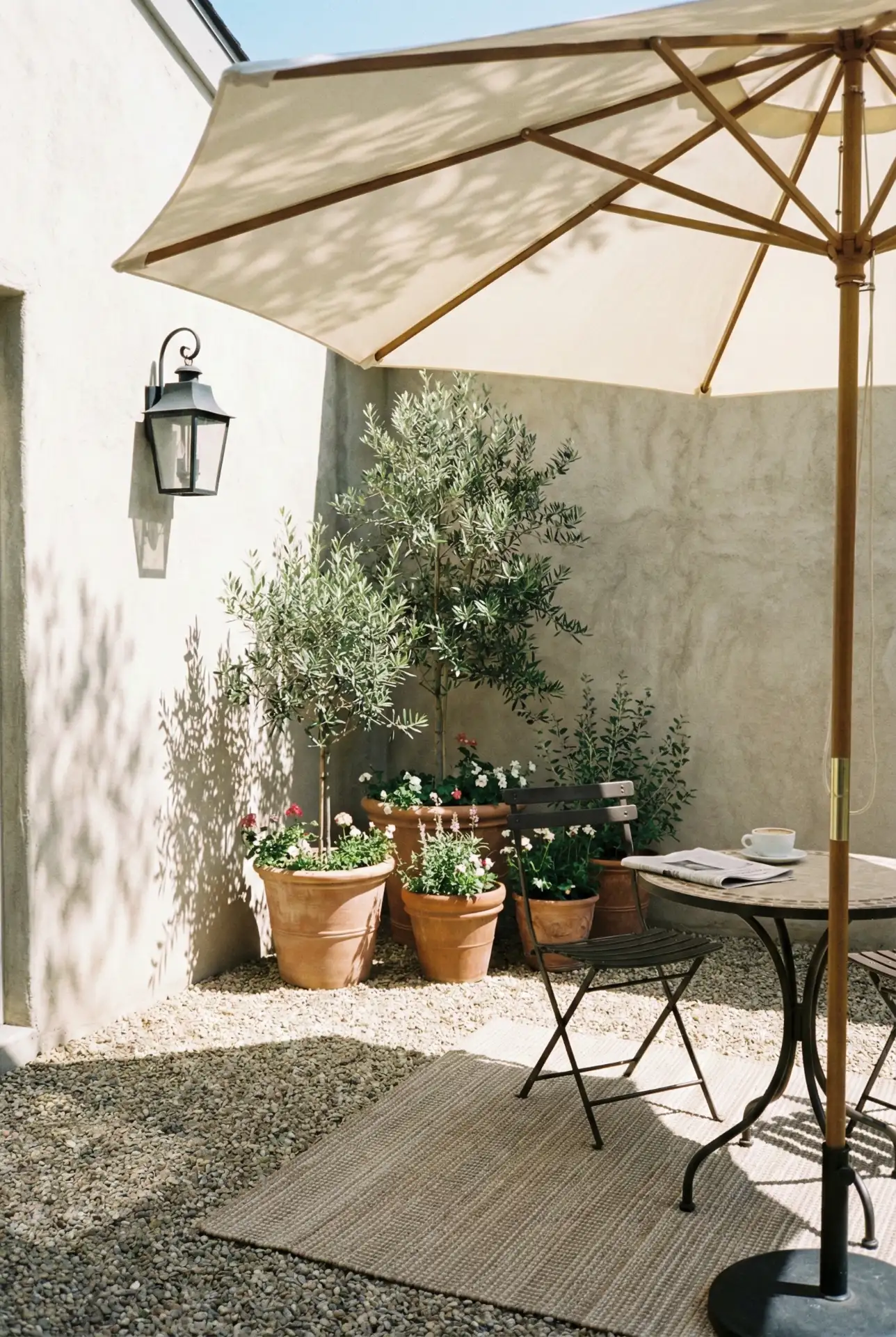 Grassless Bistro Nook With Gravel And Shade Umbrella 2