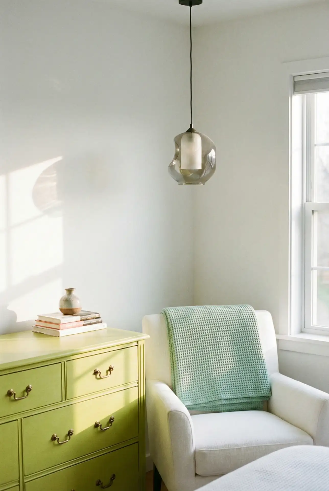 Lime And Mint Pop-Color Bedroom With Youthful Energy 2