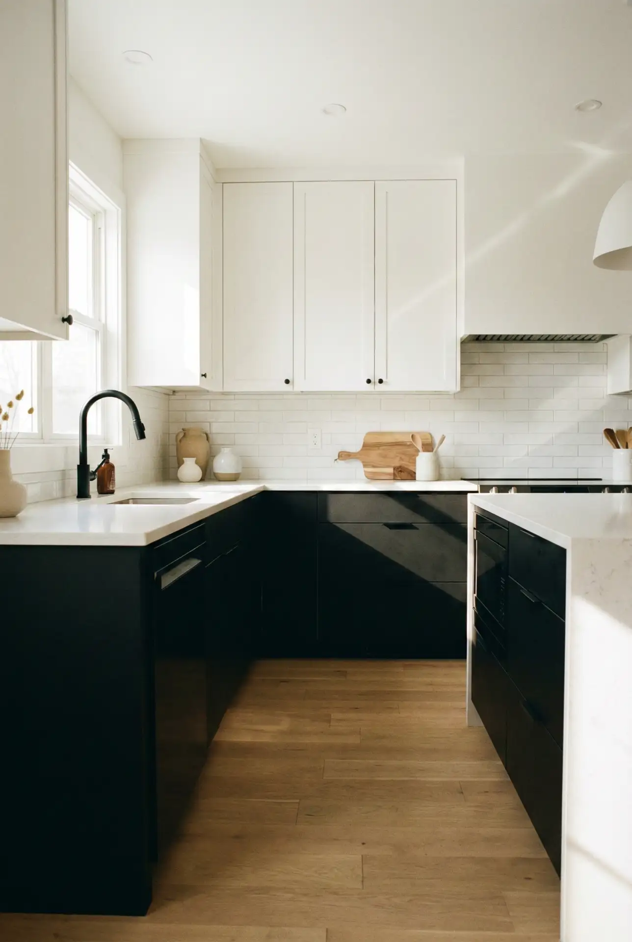 Black And White Contrast For A Clean, Graphic Look 2