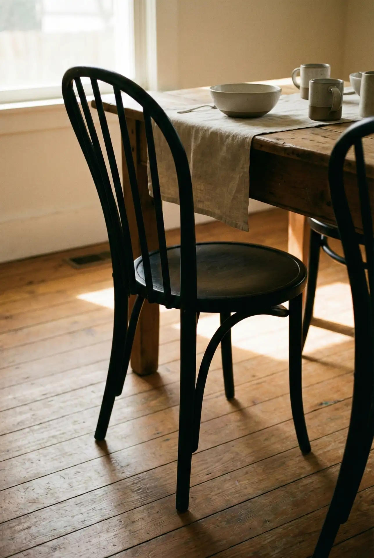 Black Sculptural Dining Chairs For A Crisp Gallery Clean Look 2