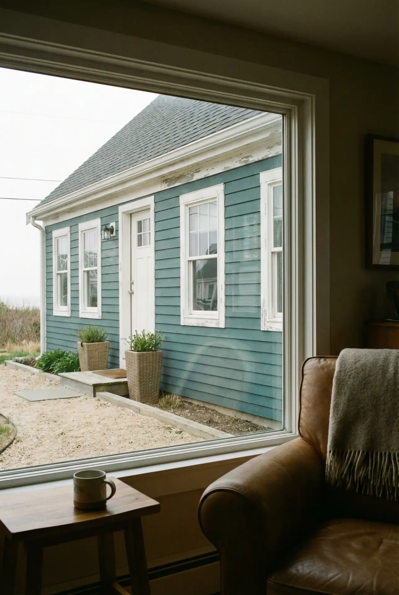 Coastal Color Palettes In Blue-Green With Natural Roof 2