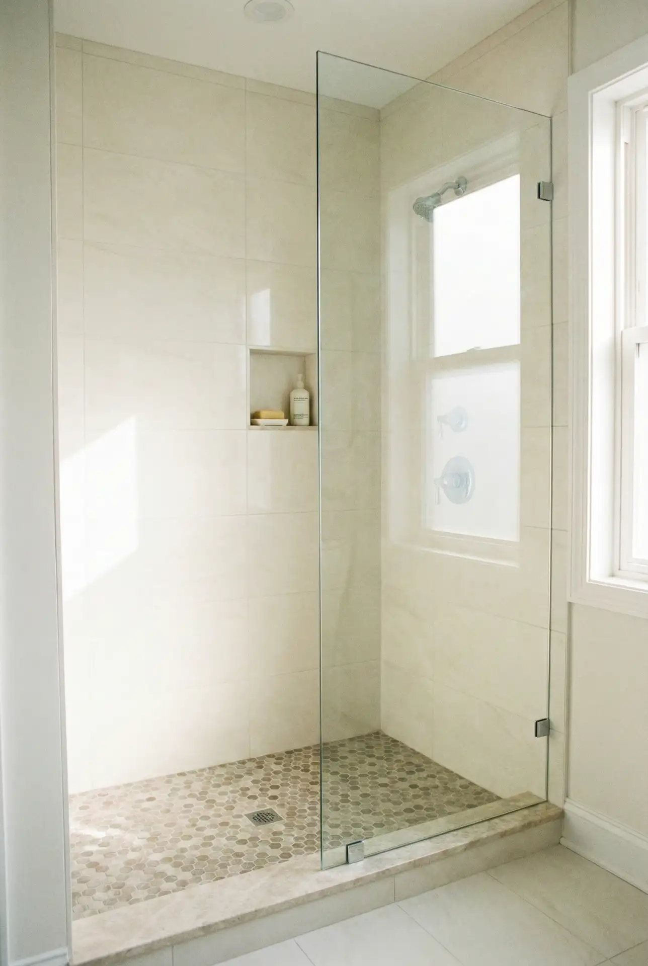 Compact Doorless Shower With A Slim Stone Threshold 1