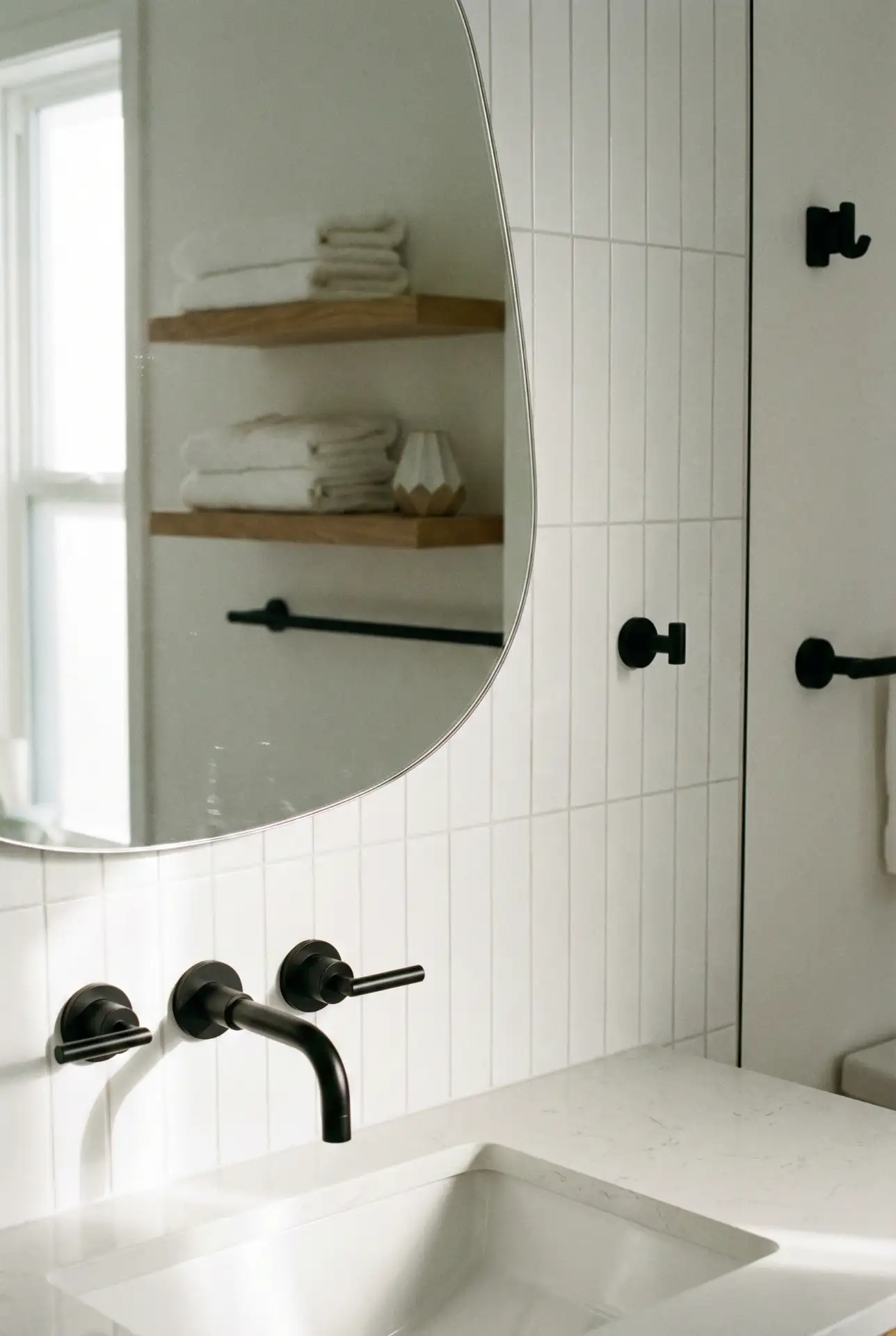 Cute Black-And-White With Graphic Accessories 2