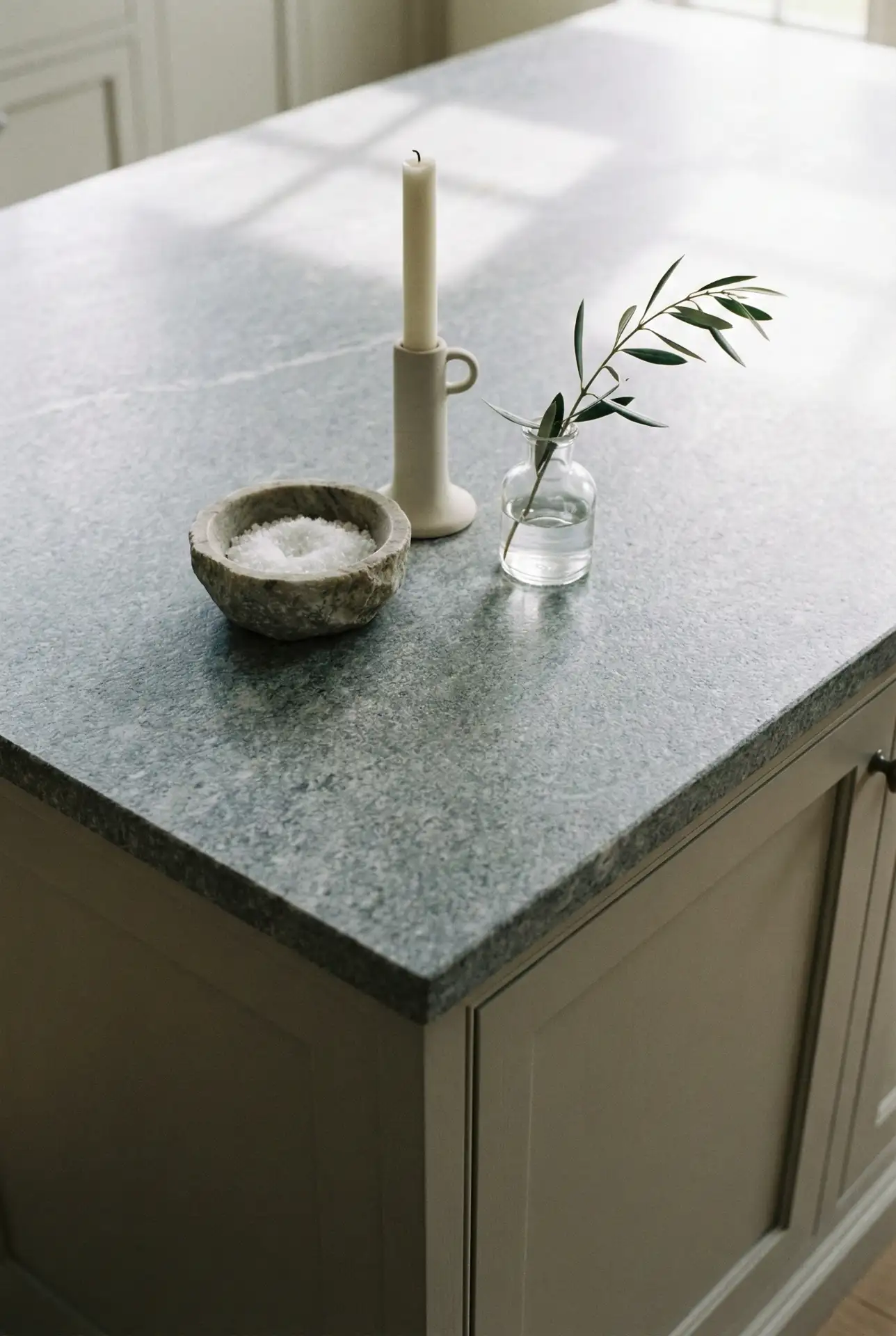 Elegant-Grey-Granite-Styling-With-A-Single-Statement-Piece 2