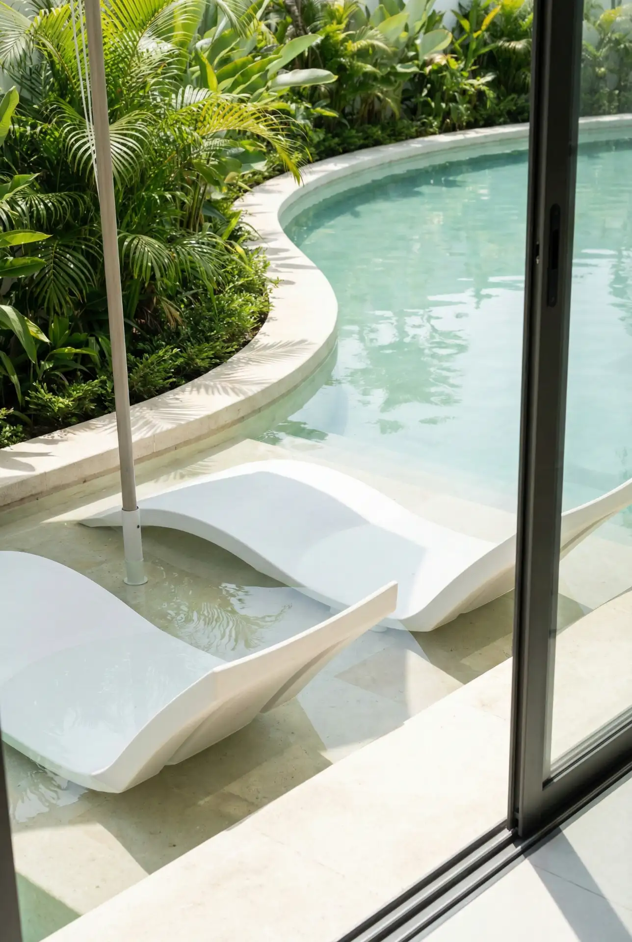 Lagoon Pool Lounge Shelf With Umbrella Slot 1