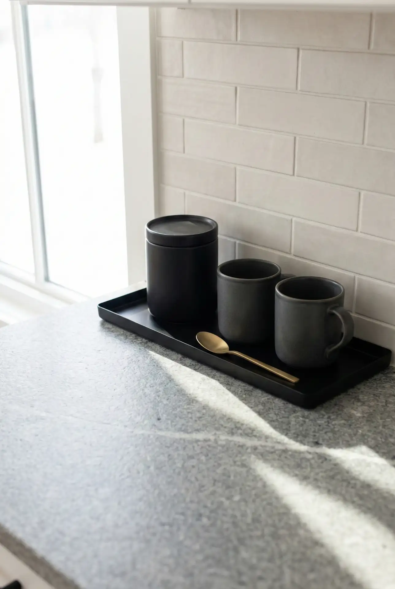 Modern Coffee-And-Granite Mix With A Single Clean Line 2