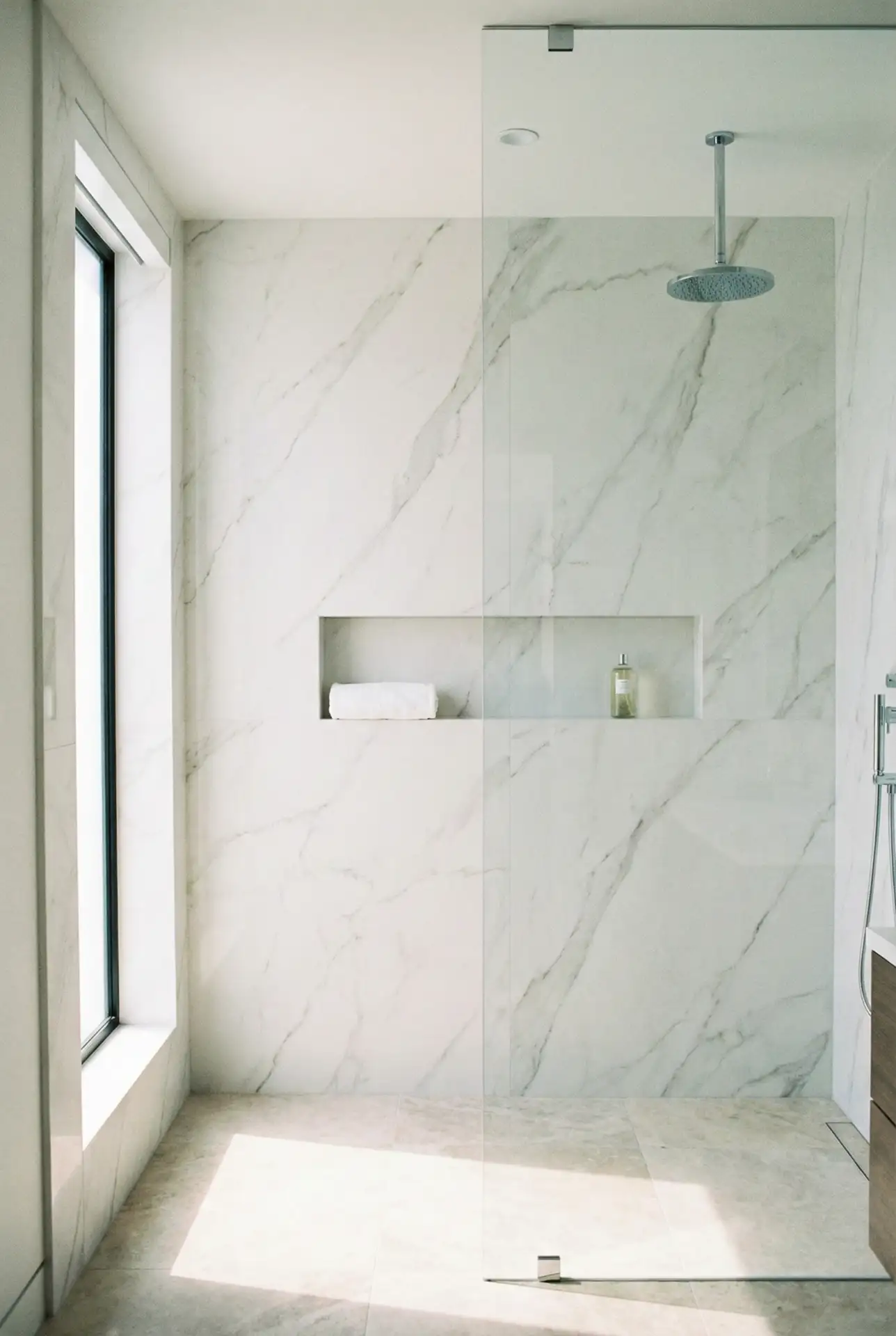 White Marble-Look Shower For A Bright Master Bath 2