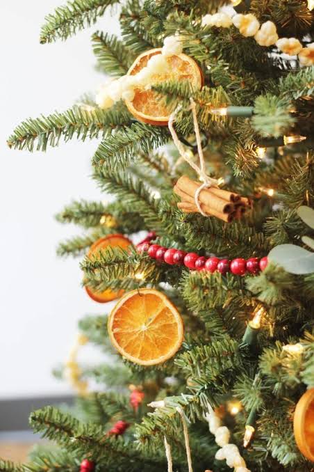 1 Christmas Tree, 6 Different Ways | HGTV