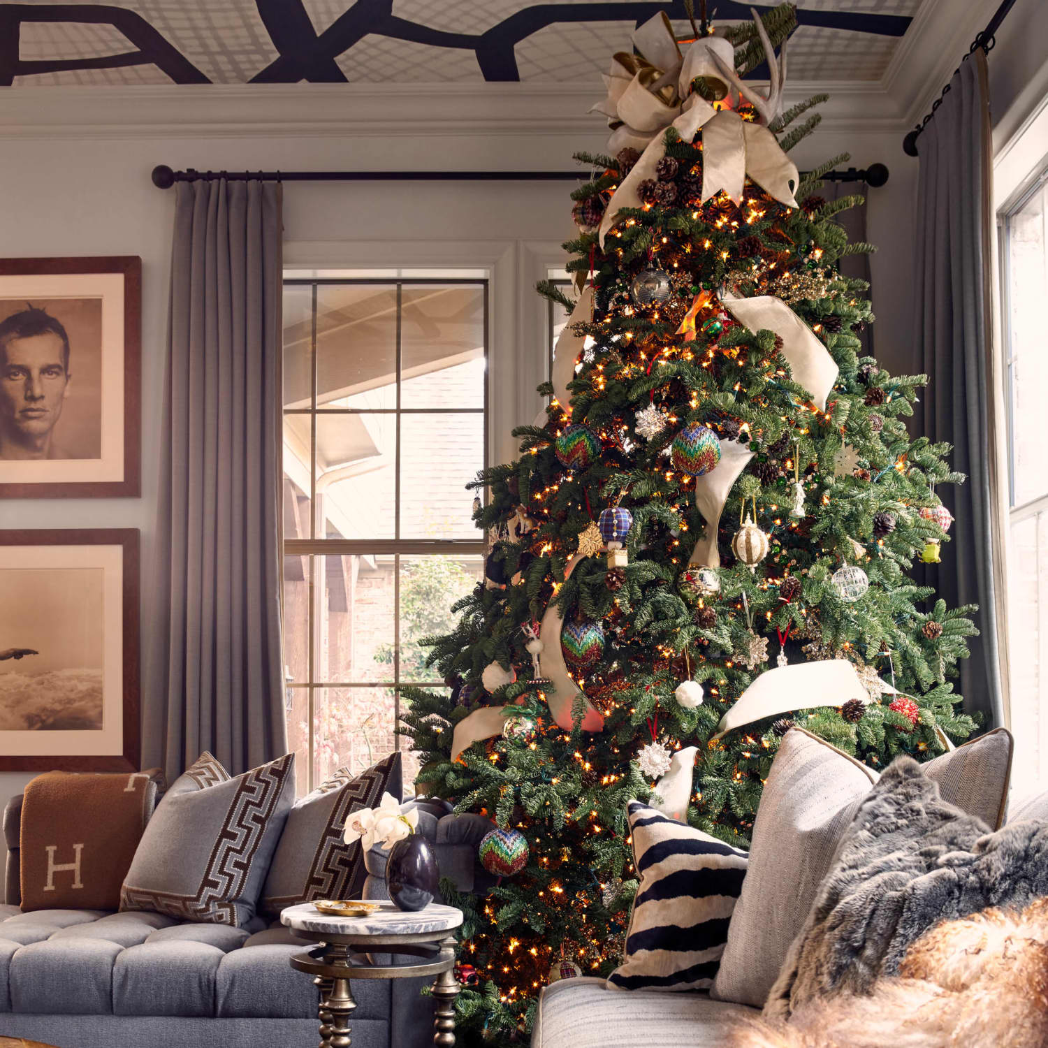 10 Christmas Color Schemes - Decorating Ideas for 2022 | Apartment Therapy