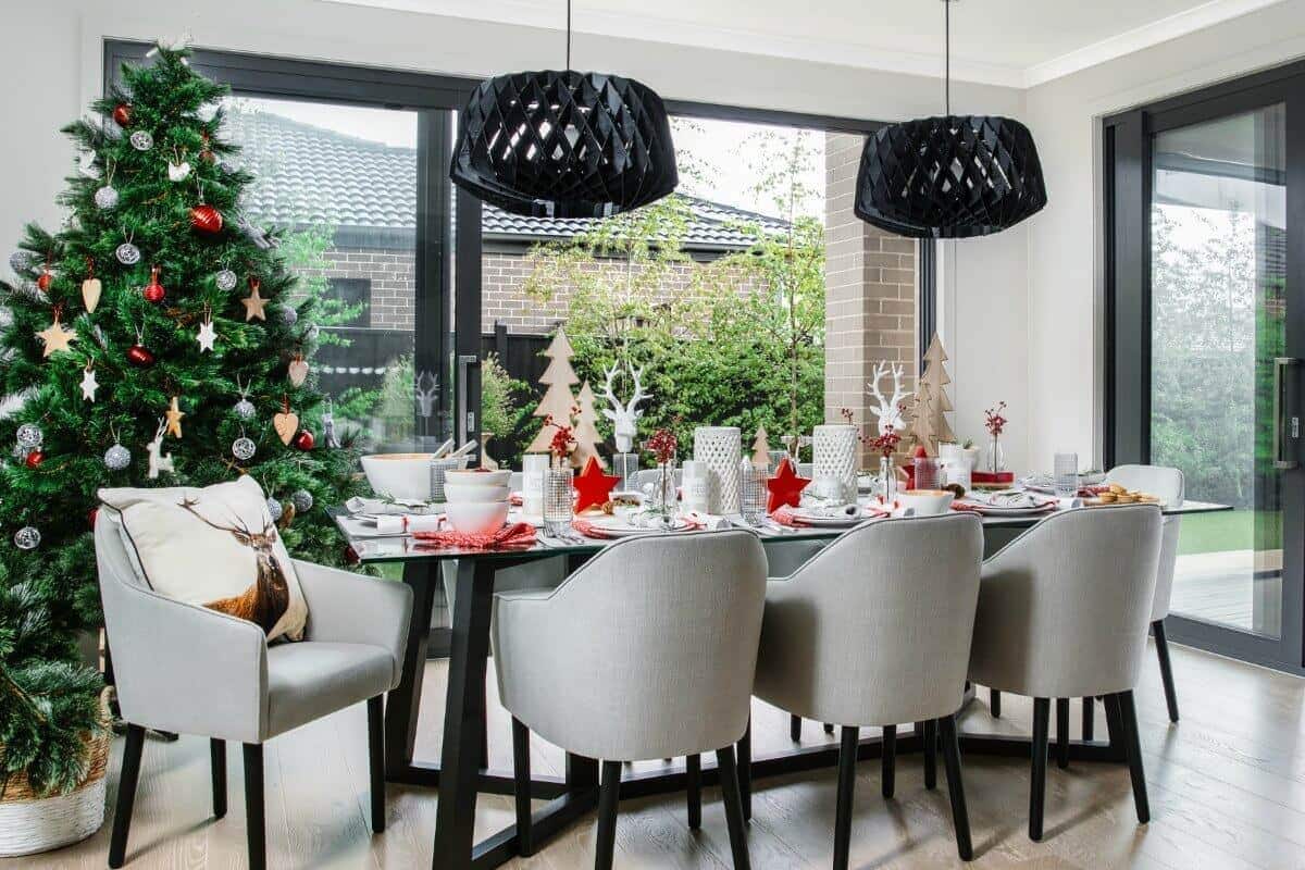 101 Christmas Decorating Ideas for Tables and Sideboards