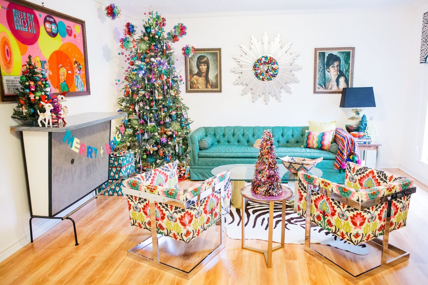 11 Christmas Living Room Decor Ideas: Minimalist to Maximalist | Apartment  Therapy