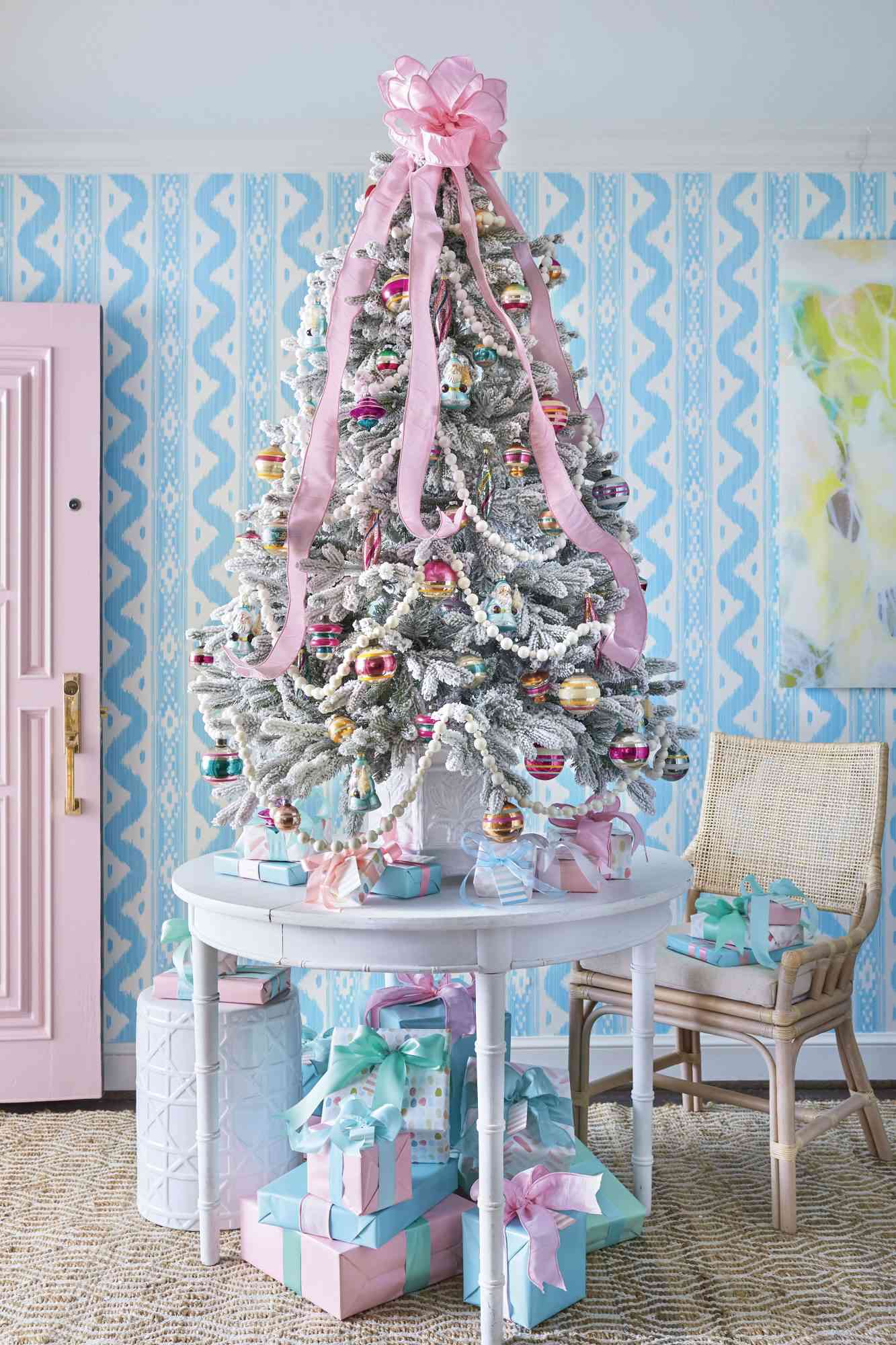 11 Creative Christmas Tree Ideas for Small Spaces