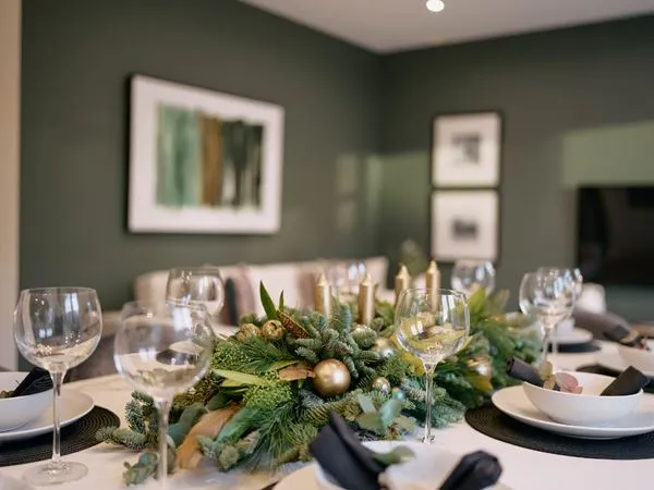12 Christmas Tablescape Ideas Your Guests Will Cherish | Charles Church