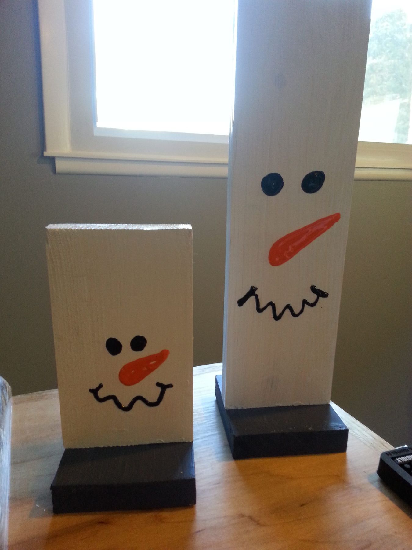 12 Days of Holiday Crafts: 2 x 4 Wooden Snowmen – The new Mrs. Gohla