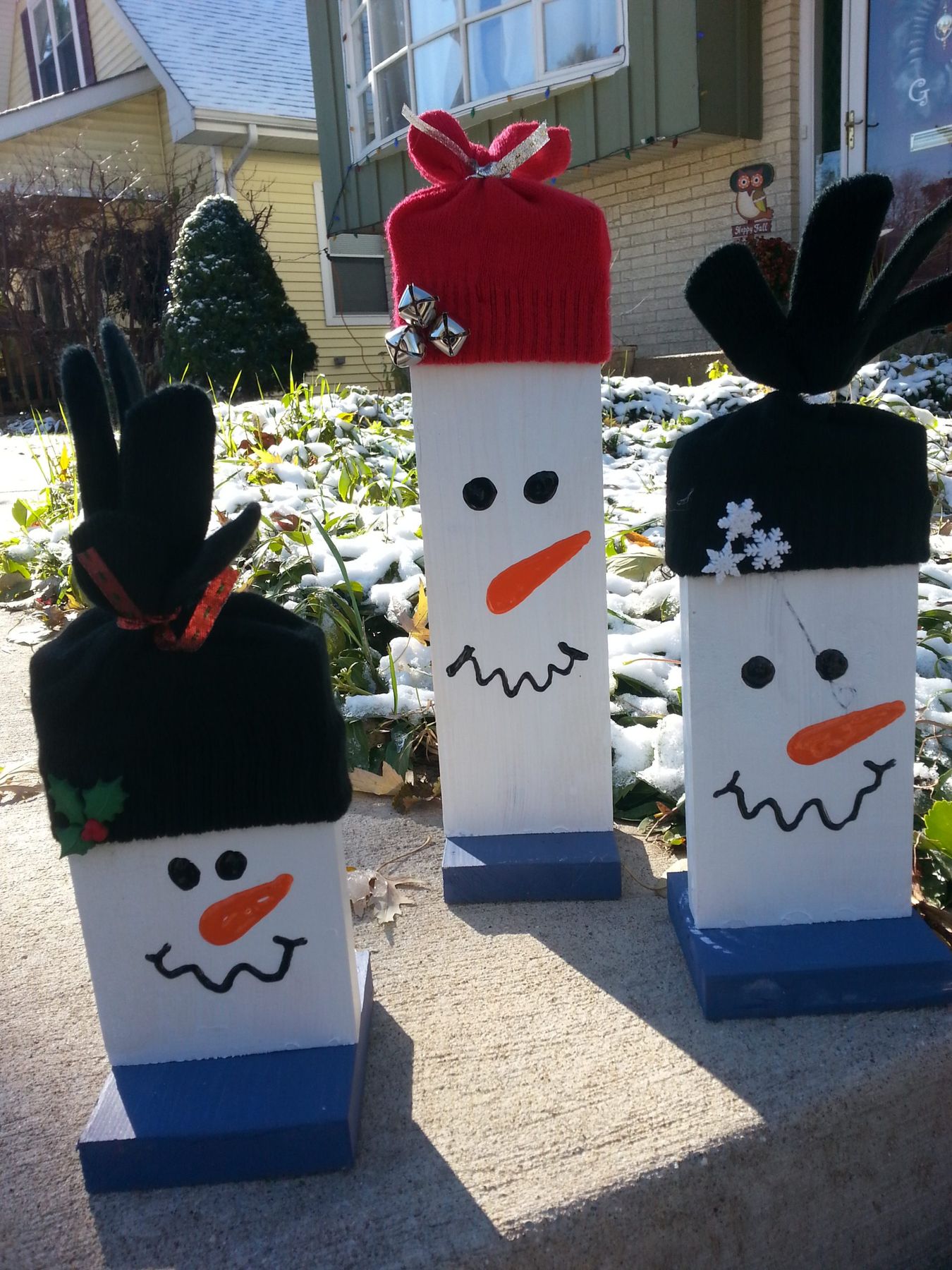 12 Days of Holiday Crafts: 2 x 4 Wooden Snowmen – The new Mrs. Gohla