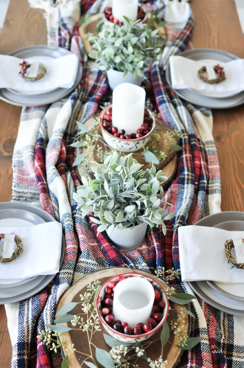 14 Magical Christmas Table Decorations