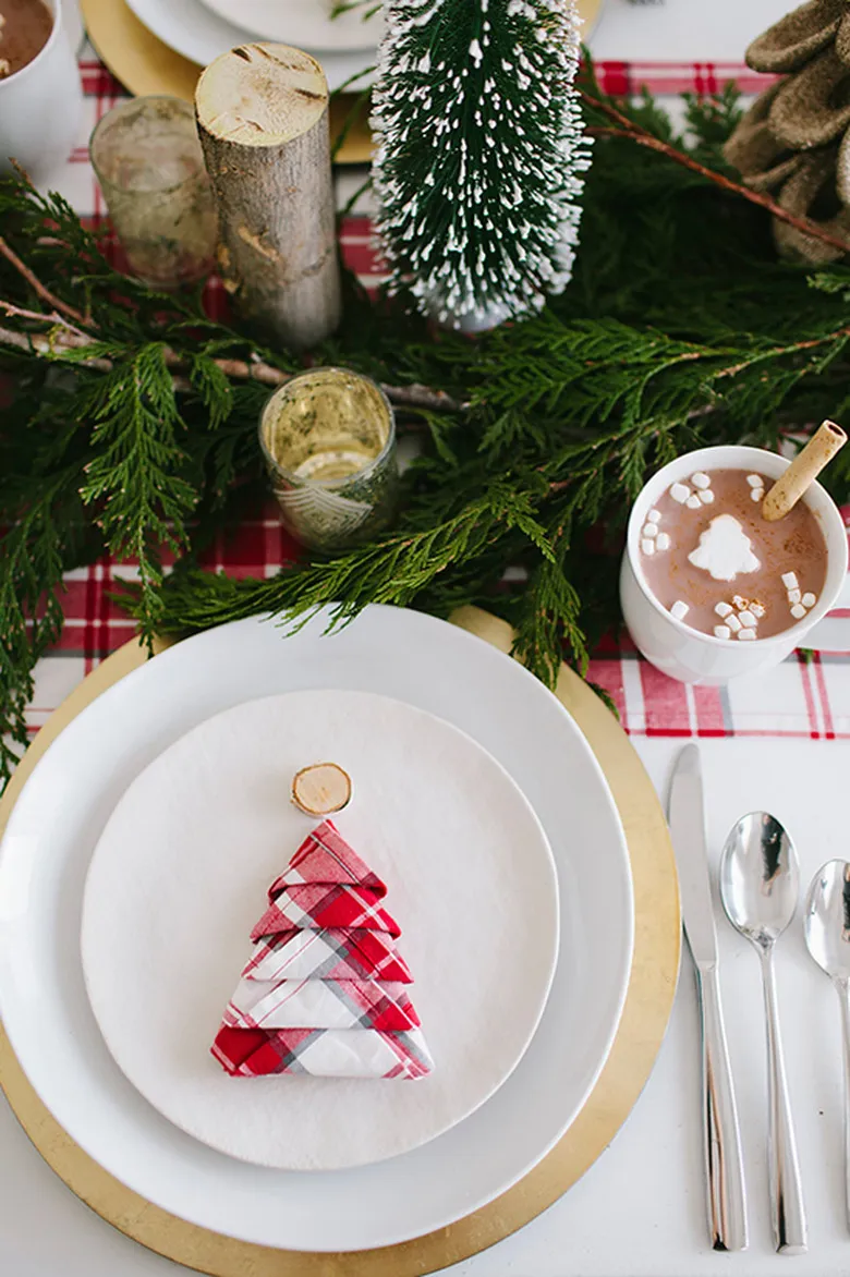 14 Magical Christmas Table Decorations