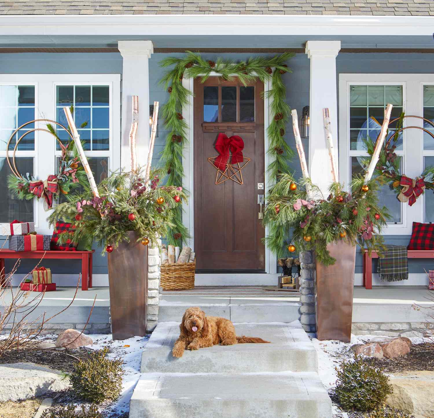 15 Farmhouse Christmas Porch Ideas for a Warm Welcome
