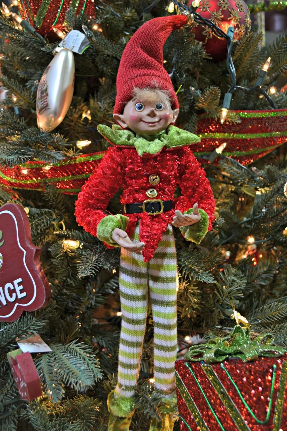 15 Unique & Fun Christmas Decoration Themes | Fairview