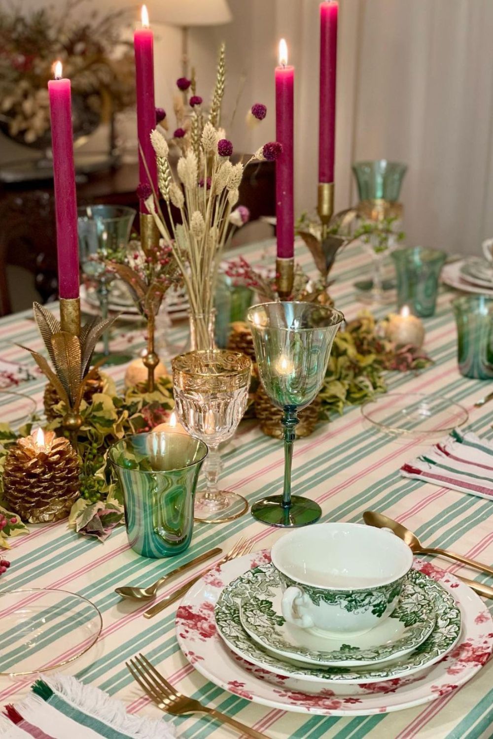 17 Amazing Christmas Table Decorations to Set The Holiday Mood - Its  Claudia G