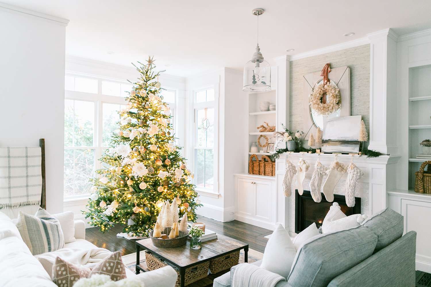 17 Tips for Decorating Your Coffee Table for Christmas This Year