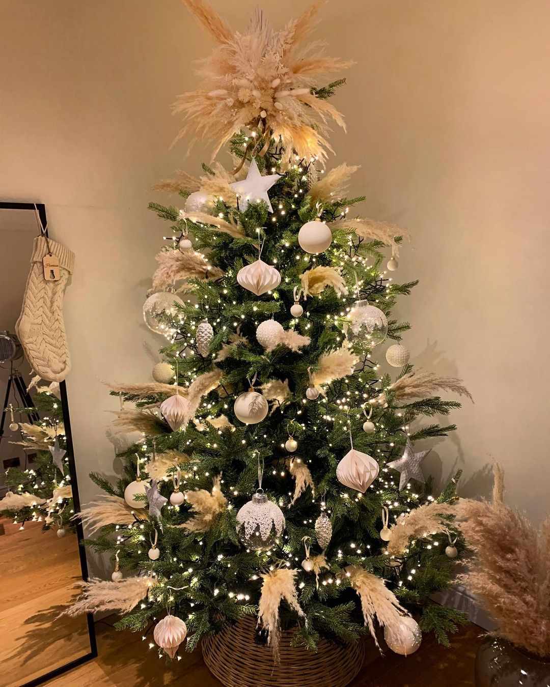 19 DIY Pampas Grass Christmas Trees for a Boho-Style Holiday