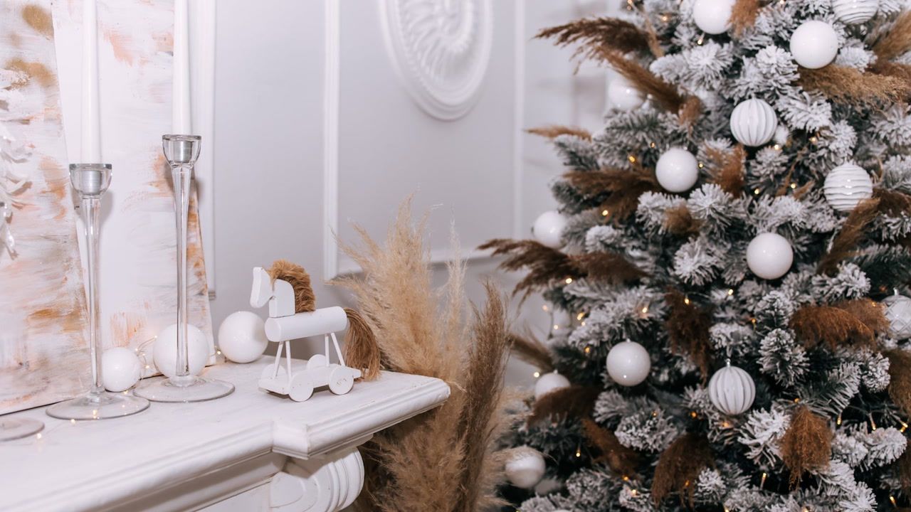 19 DIY Pampas Grass Christmas Trees for a Boho-Style Holiday