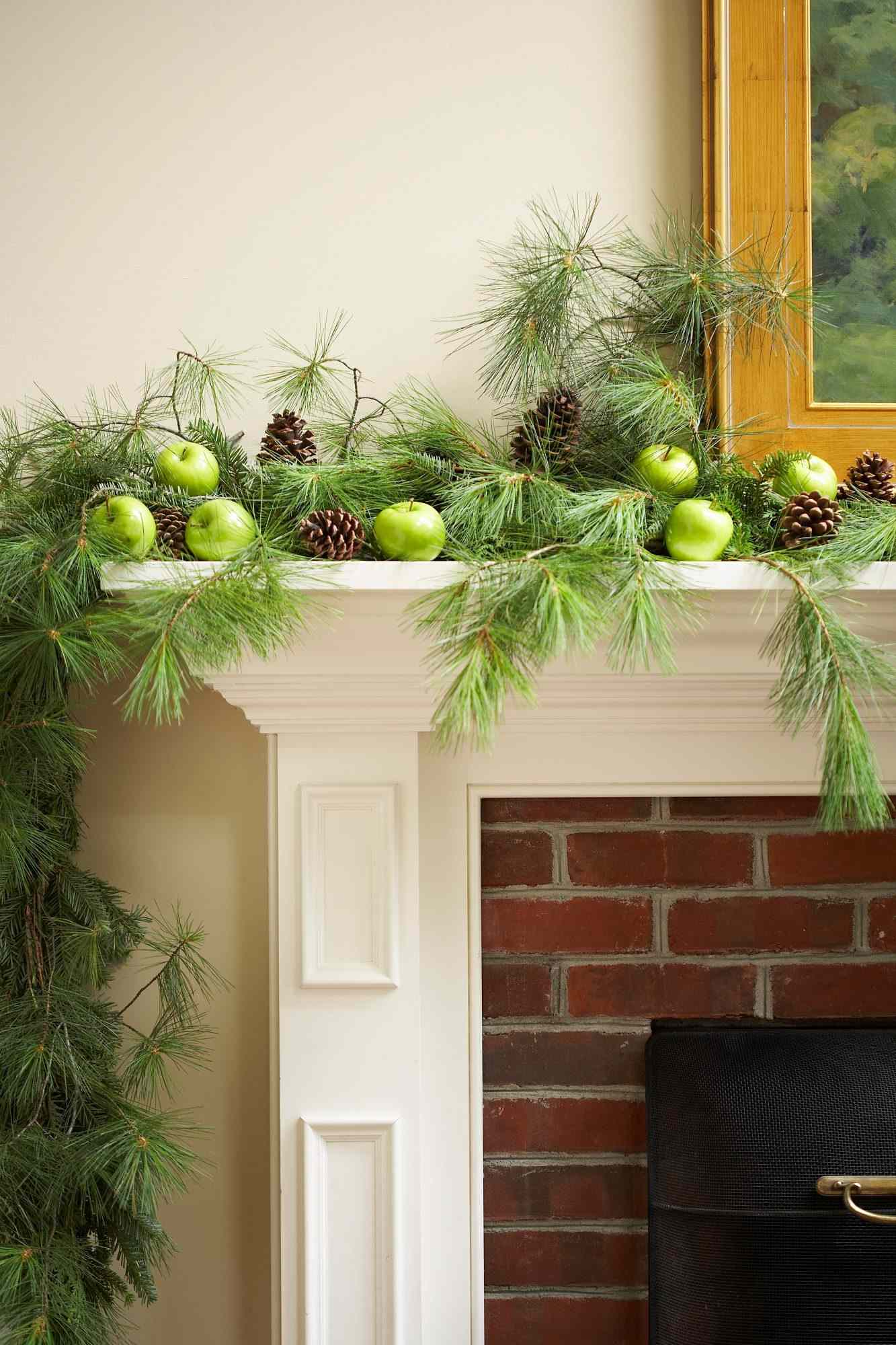 20 Gorgeous Christmas Mantel Decorating Ideas