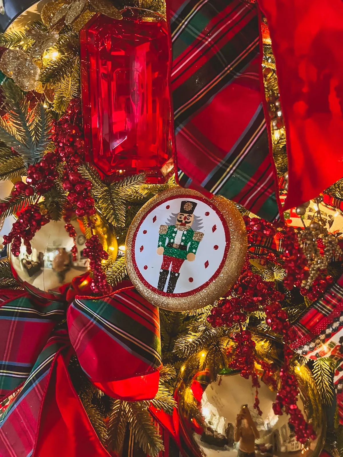 2023 Christmas Tree Decor Trends - Decorator's Warehouse