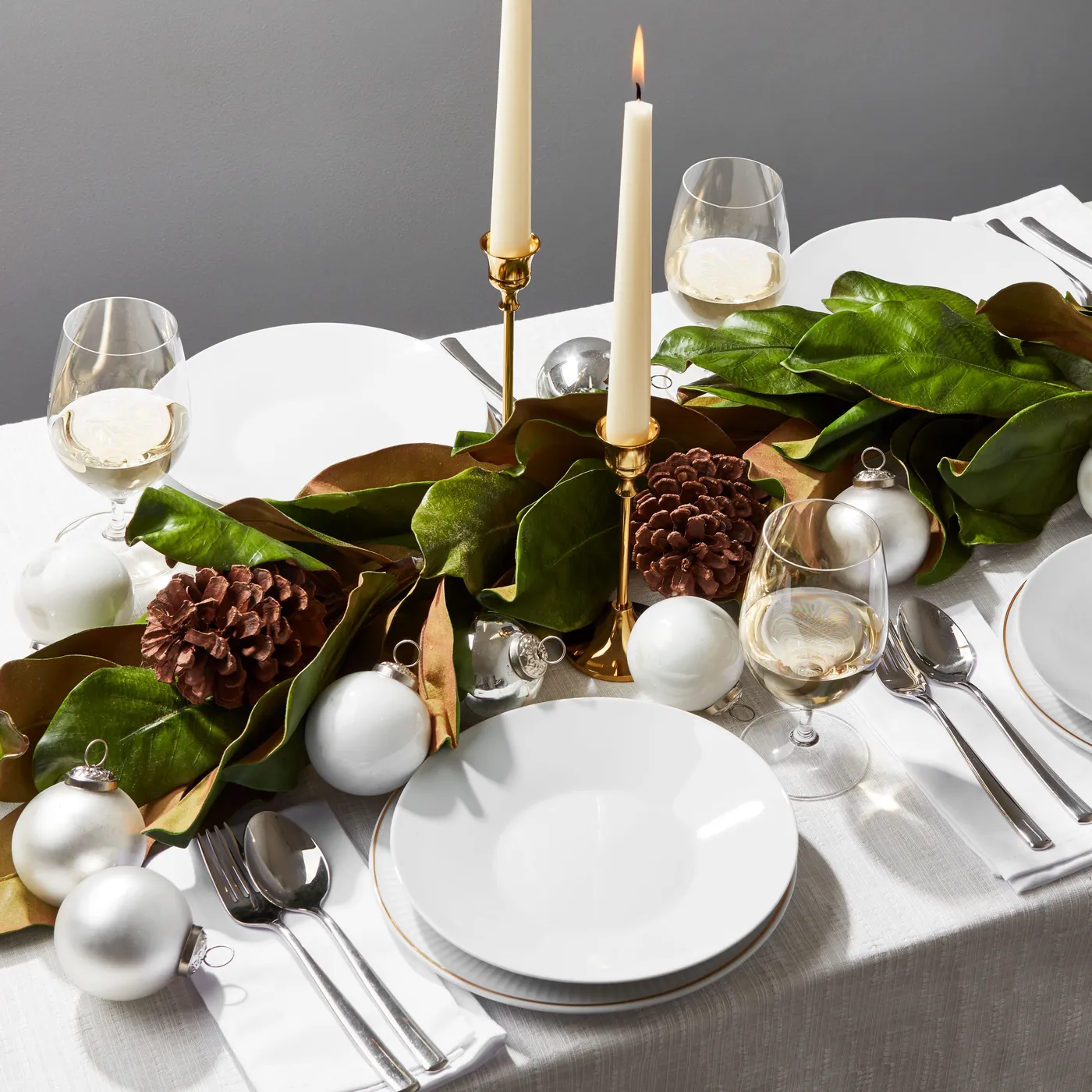 21 Christmas Table Decorations for a Festive Holiday Dinner | Epicurious