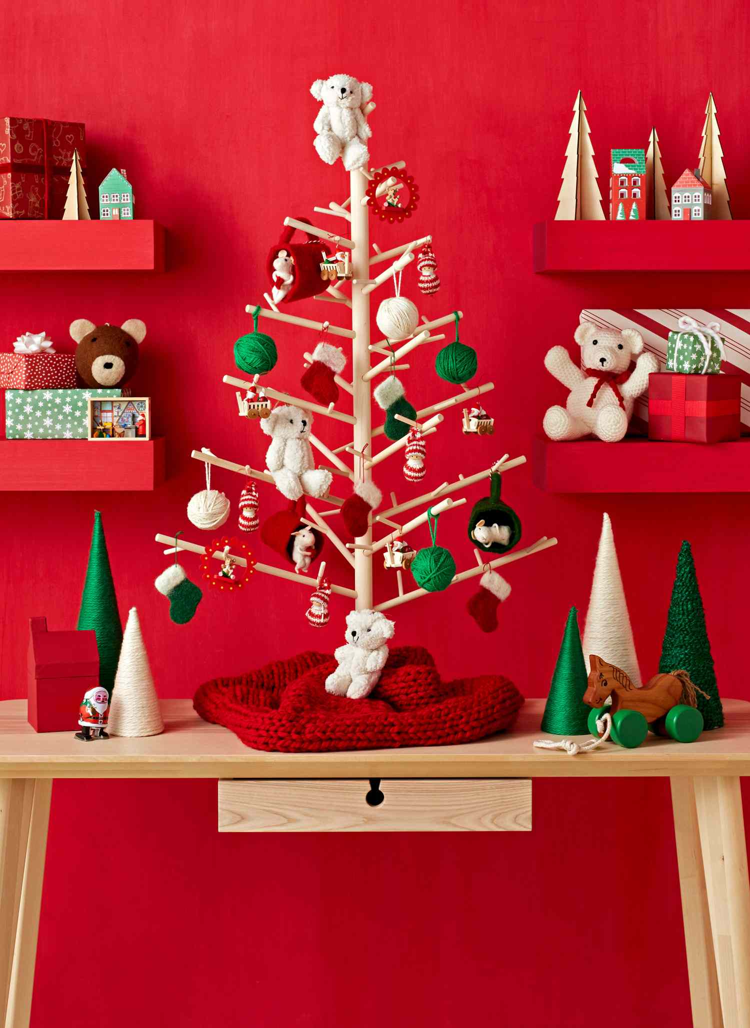 22 Colorful Tabletop Tree Christmas Decorations for a Small Space