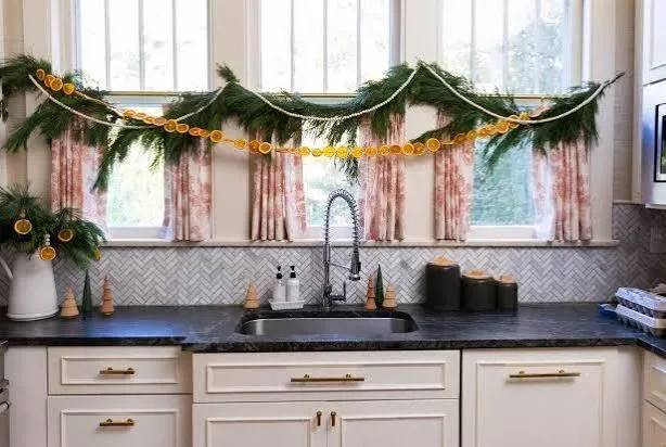 24 Modern Cottage Christmas Decorating Ideas To Bring Your Cozy Holiday  Dreams to Life | HGTV