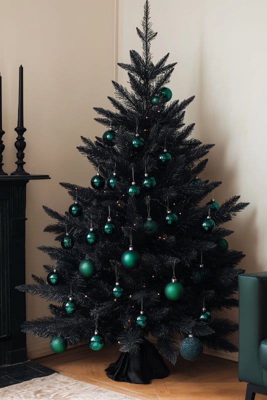 25 Black Christmas Tree Decorations: Stylish Ideas To Try