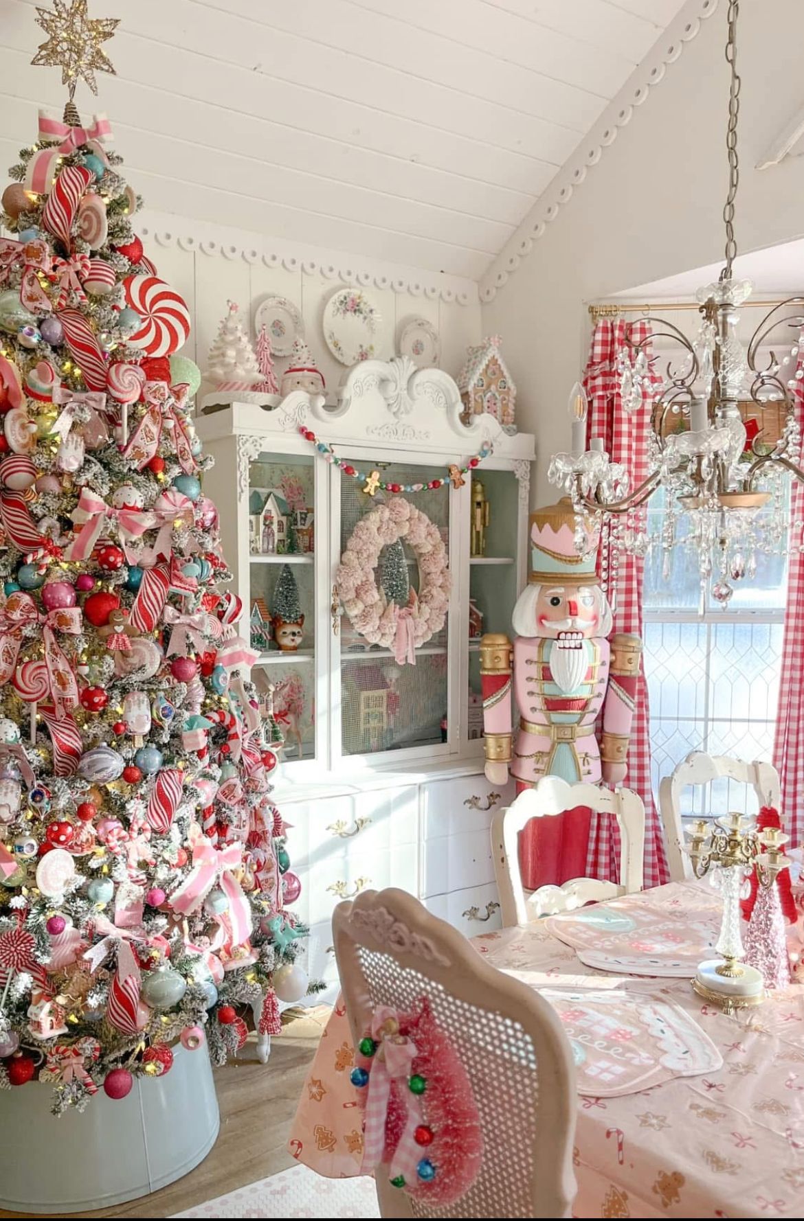 25 Pink Christmas Aesthetic Ideas for a Pretty Holiday Home - NP