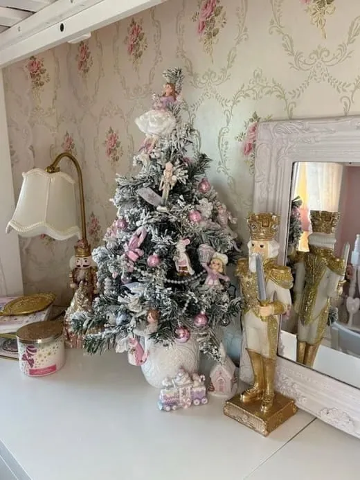 25+ Pretty Pink Christmas Decorations That'll Make You Scream! | Kbeauty  Addiction
