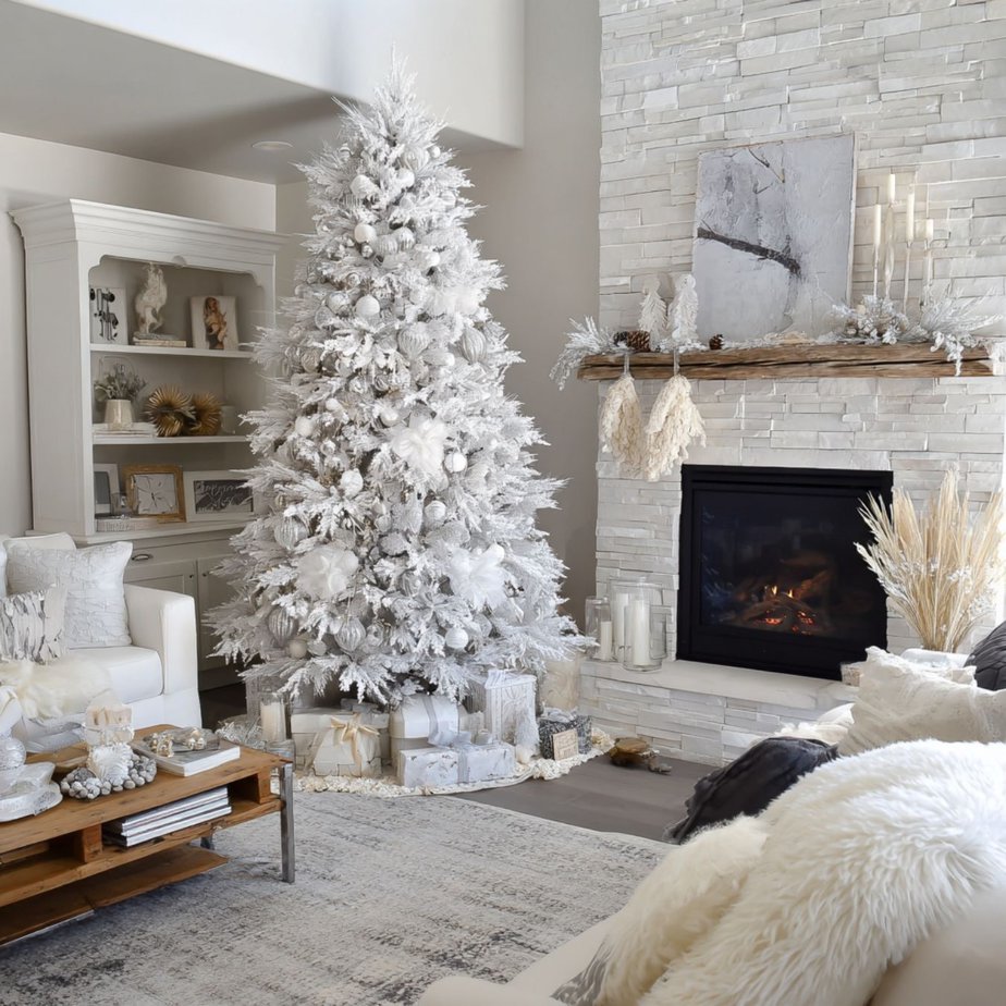 25+ Stunning Christmas Tree Theme Ideas to Inspire Your Holiday Decor -  Jessica Welling Interiors