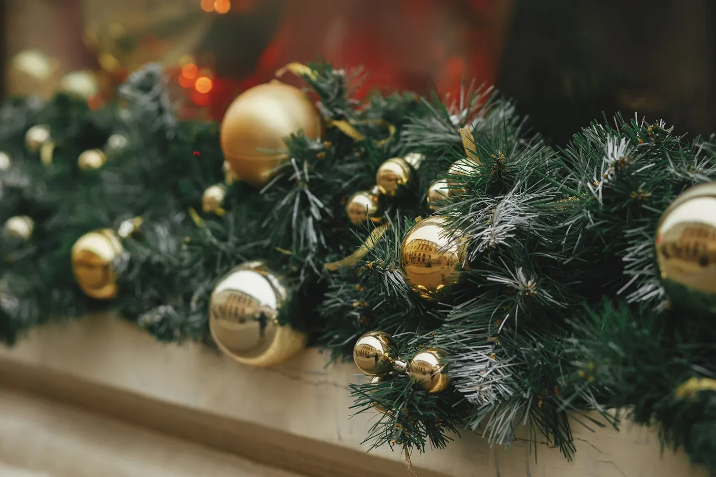 25 Stunning Christmas Window Decorations to Brighten Your Holiday Home –  Olivia Wendel