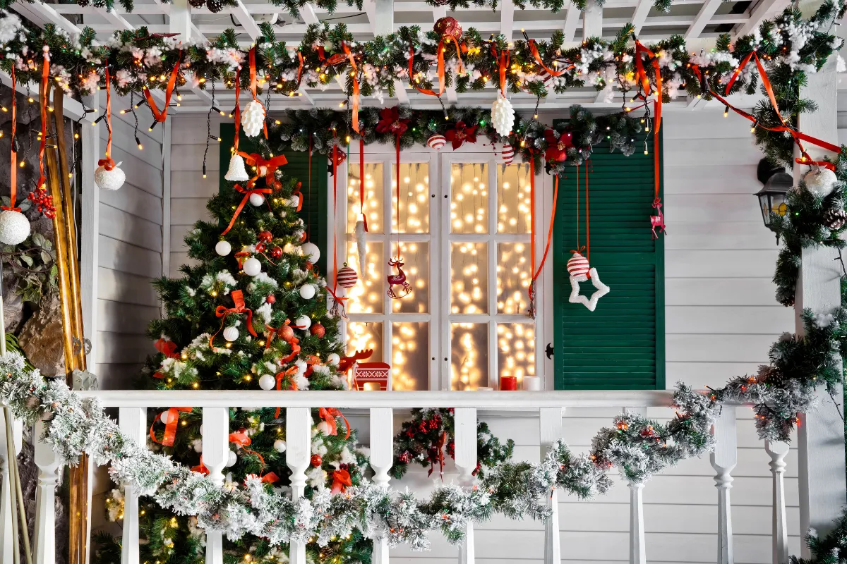 25 Stunning Christmas Window Decorations to Brighten Your Holiday Home –  Olivia Wendel