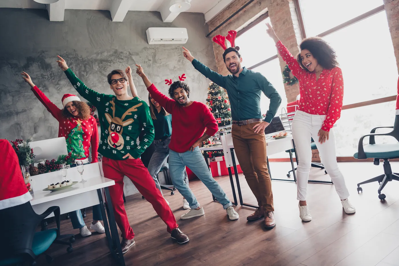 27 Fun And Festive Office Holiday Party Ideas to Celebrate the Season |  Ultimate Guide