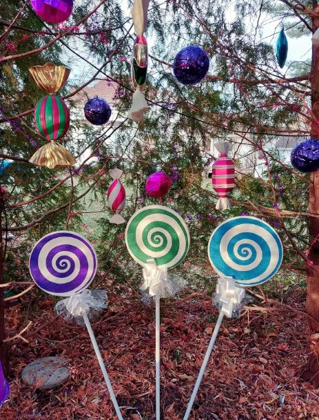 3 Ways to Craft DIY Lollipop Decorations For a Candyland Christmas |  Hometalk