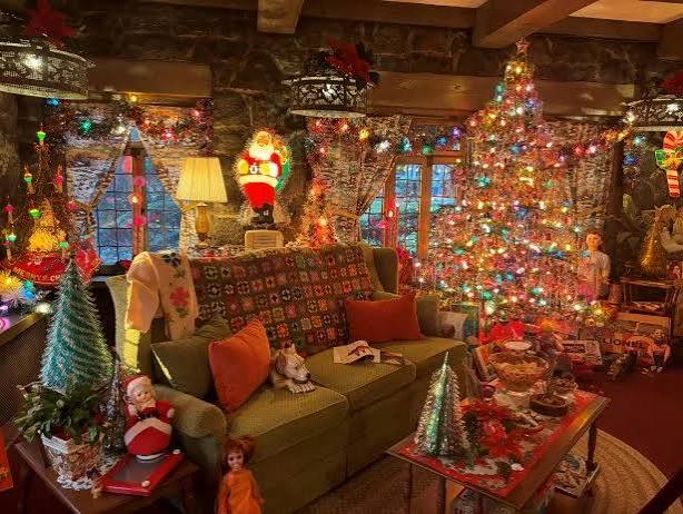30 American Historic Homes, Museums and More Decorated for the Holidays |  HGTV