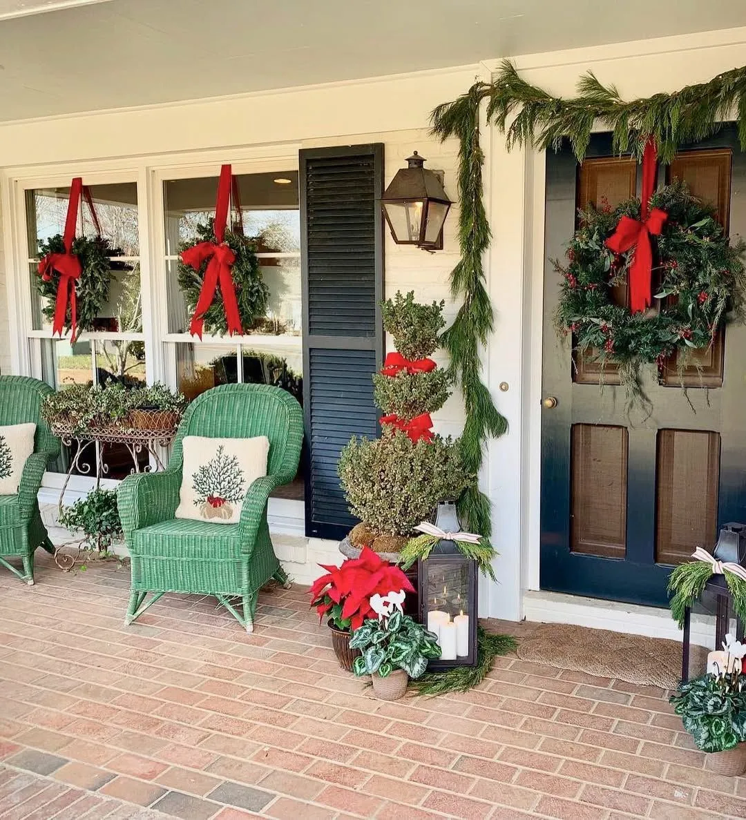30 Christmas Porch Decor Ideas That Will Make Guests Stop Before They Even  Knock