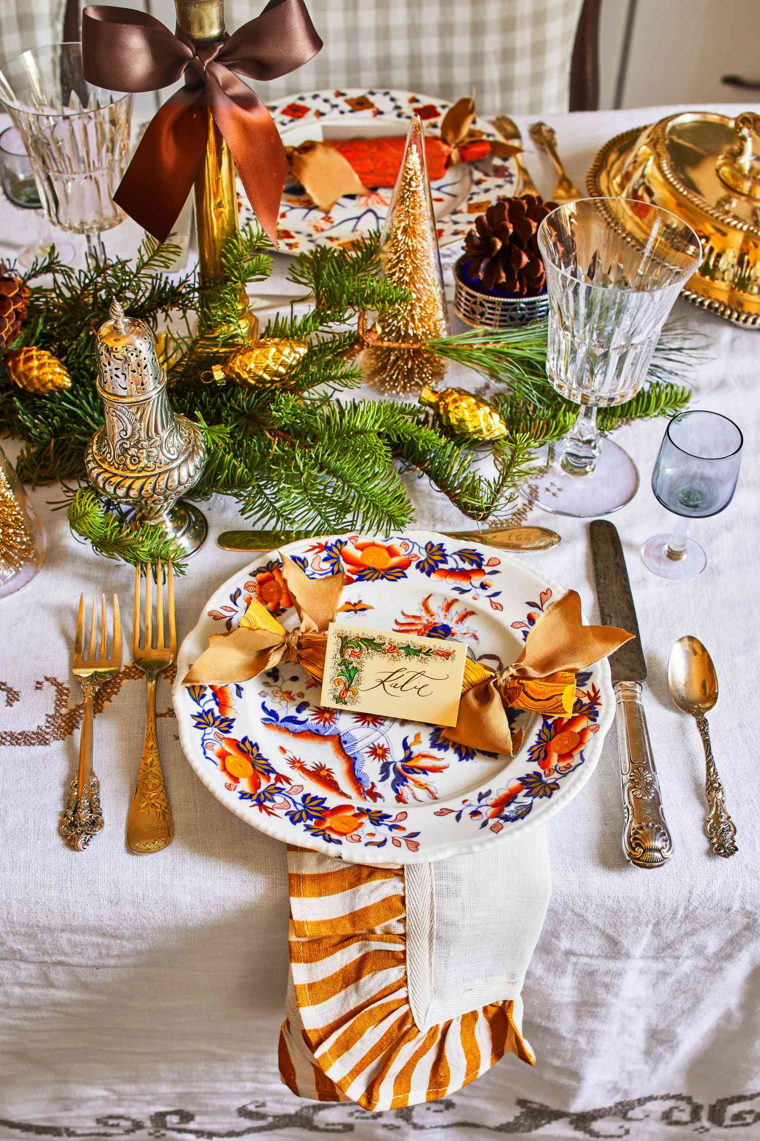 30 Christmas Table Settings For A Festive Holiday Meal