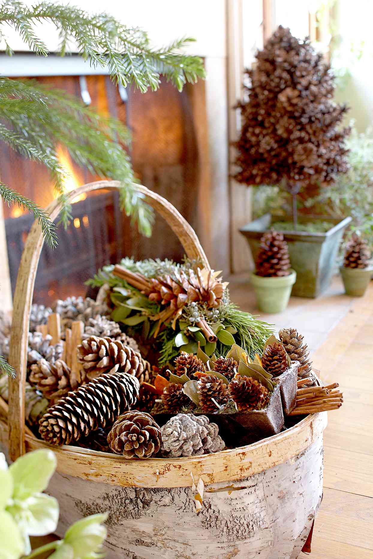 32 Festive Ideas for Decorating with Pinecones