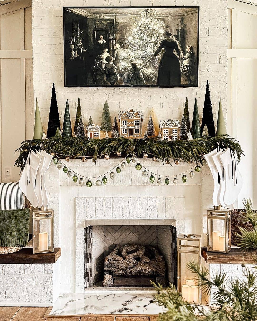 32 Gorgeous Christmas Mantel Decorating Ideas