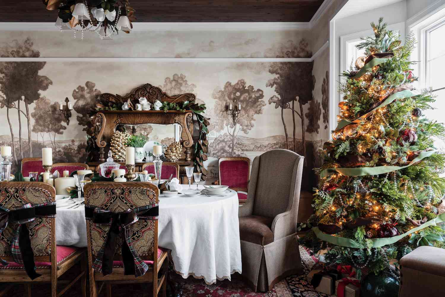 38 Christmas Tree Ribbon Ideas for a New Take on a Classic Look