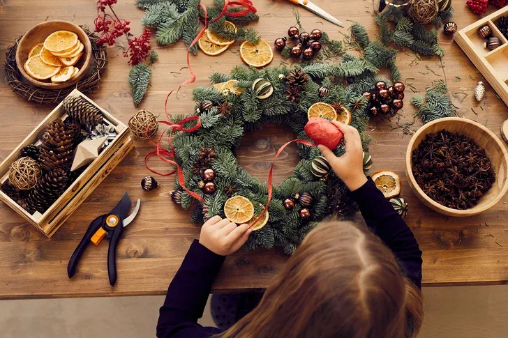 4 DIY Creative Christmas Decorations: Inexpensive & Fun
