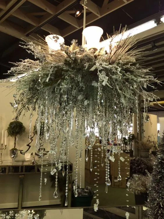 40 Chandelier Christmas Decor Ideas for a Festive Holiday Look