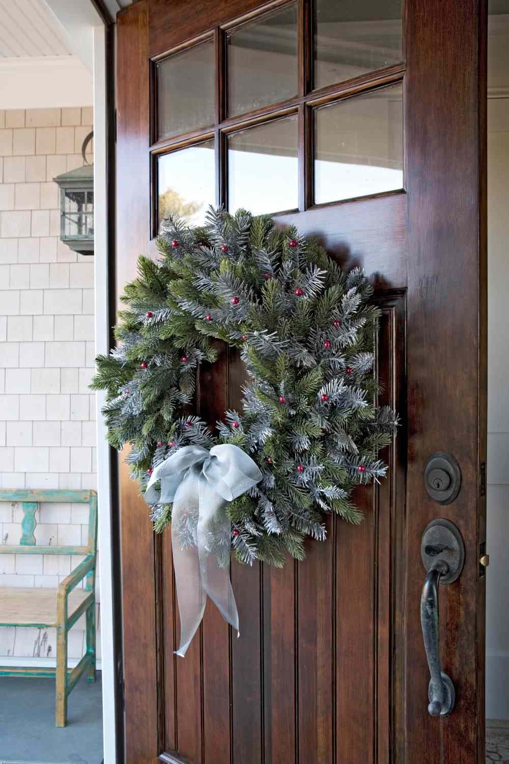 40 Festive Ideas for Front Door Christmas Decorations