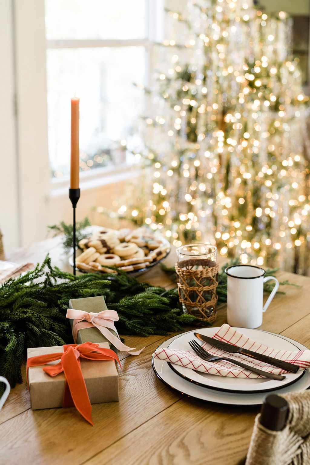 40 Pretty Christmas Tablescape Ideas for a Festive Holiday